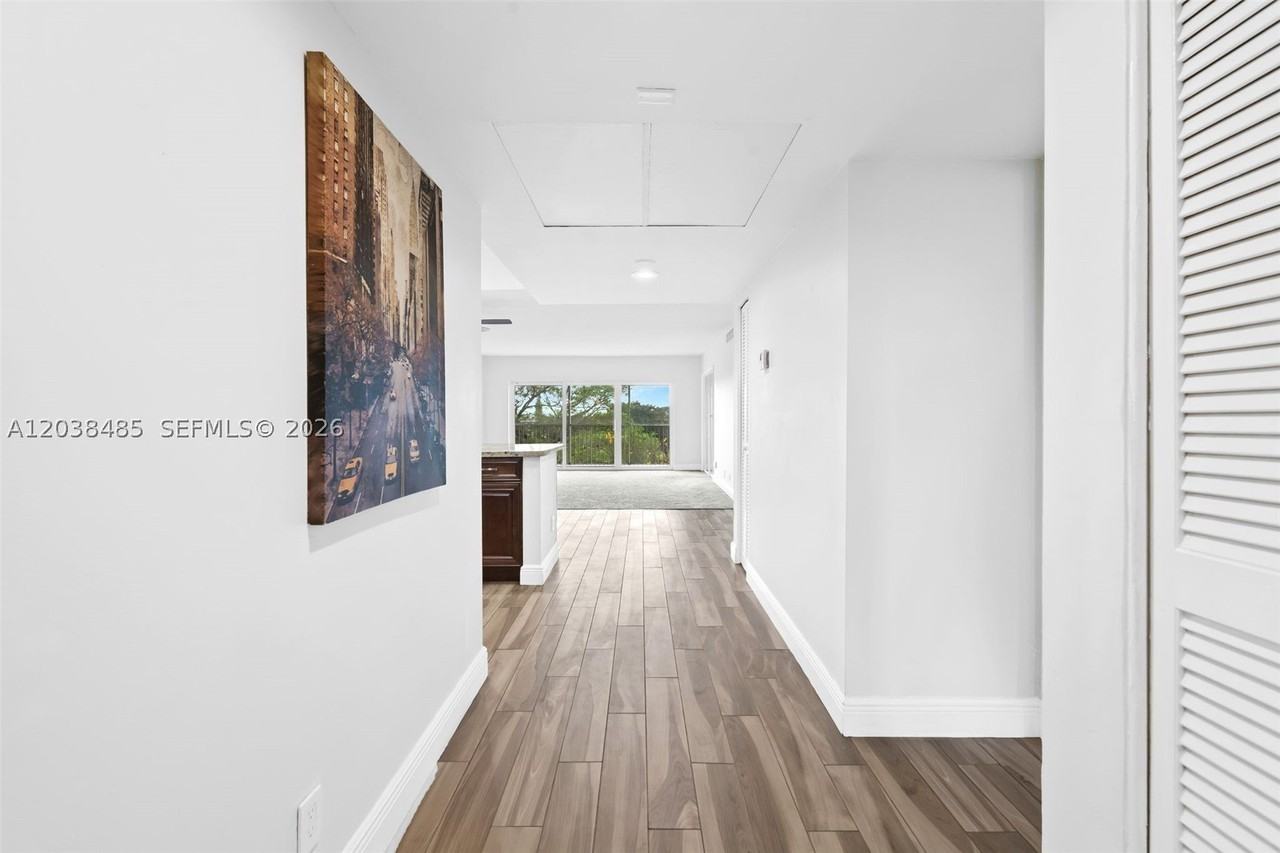 3050 N Palm Aire Dr #501 - Photo 4 of 29