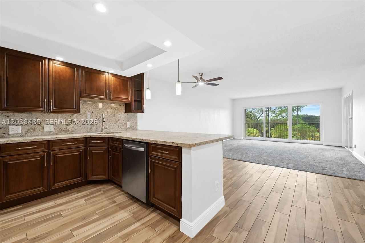 3050 N Palm Aire Dr #501 - Photo 6 of 29