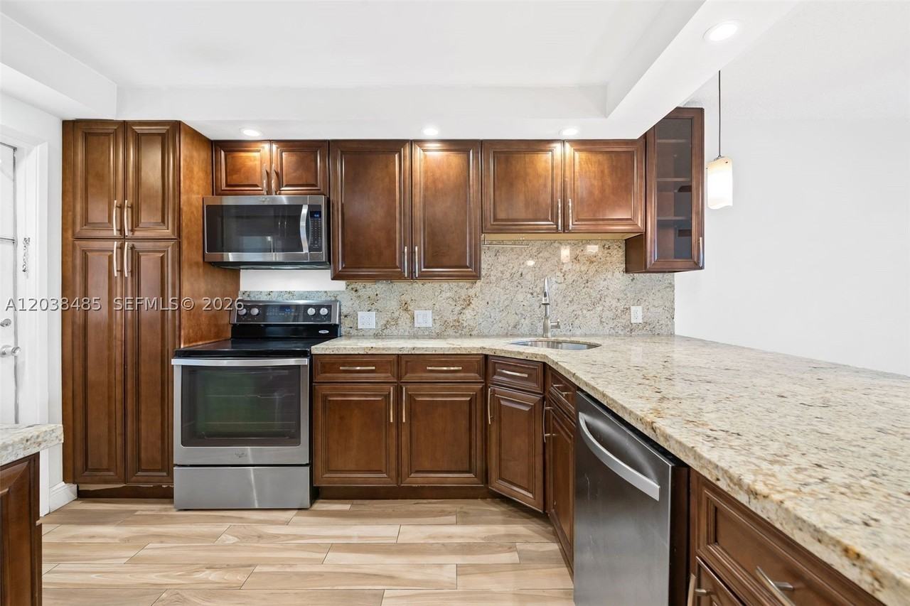 3050 N Palm Aire Dr #501 - Photo 7 of 29