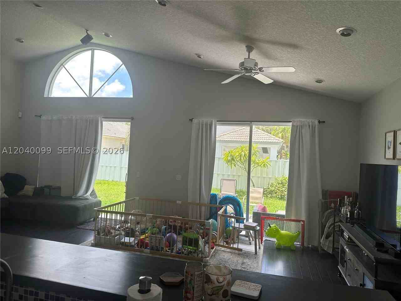 16407 Sw 1st Ct - Photo 3 of 34