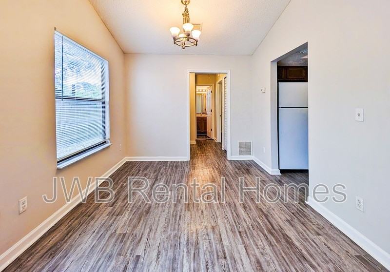 5671 Marathon Pkwy - Photo 4 of 12