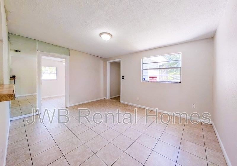 2908 W 10th St - Photo 4 of 16