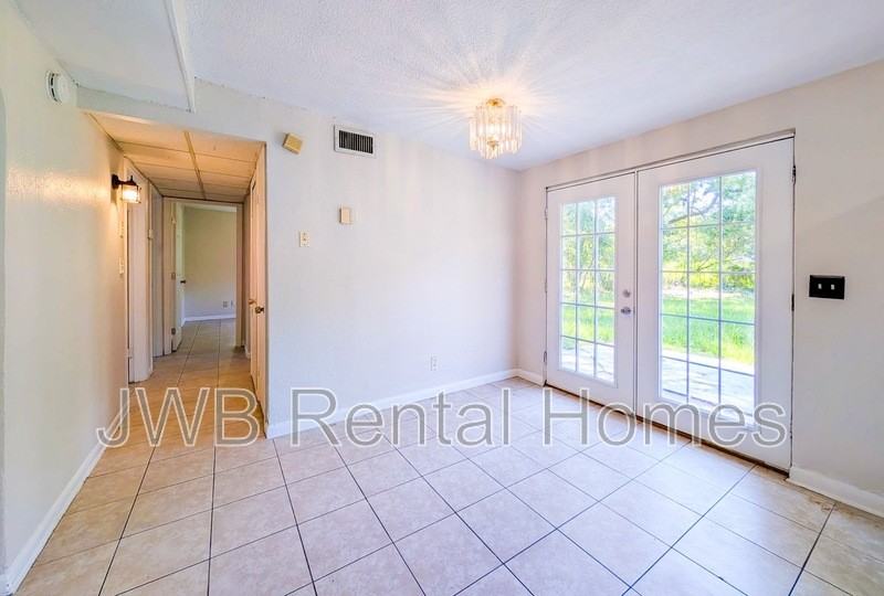 2908 W 10th St - Photo 5 of 16