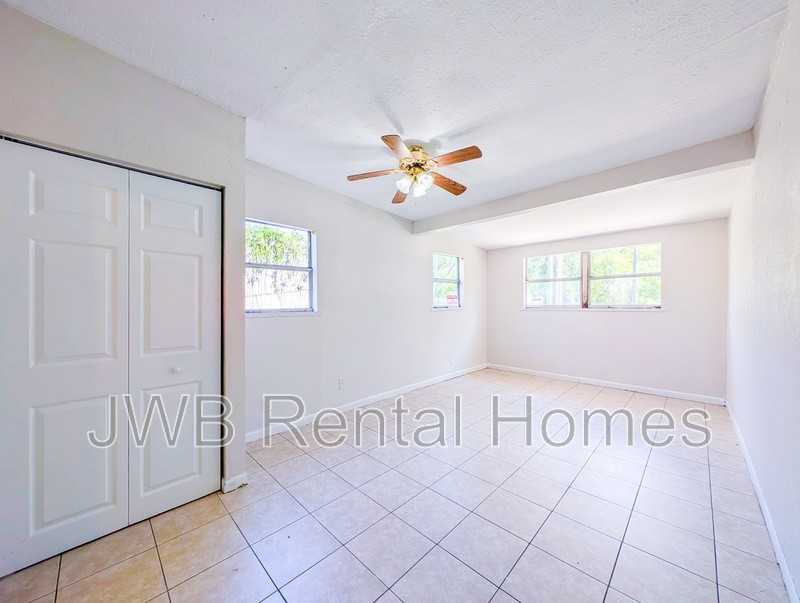 2908 W 10th St - Photo 6 of 16