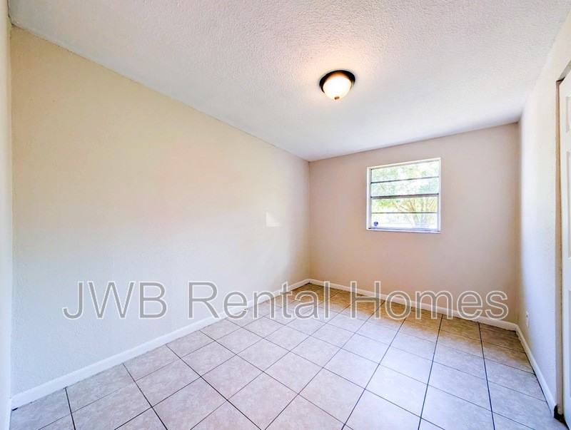 2908 W 10th St - Photo 7 of 16