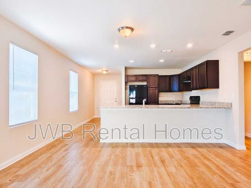 8213 Free Ave - Photo 4 of 11