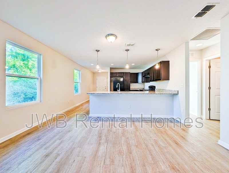7028 Wilson Blvd - Photo 4 of 12