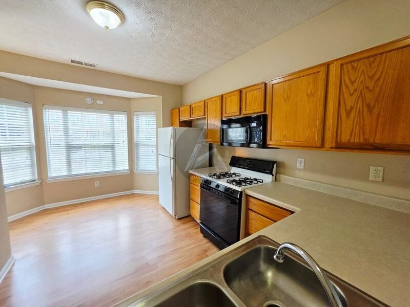 4319 Thorngate Ln - Photo 2 of 21