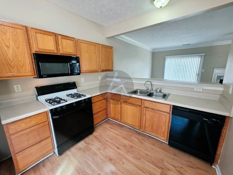 4319 Thorngate Ln - Photo 3 of 21