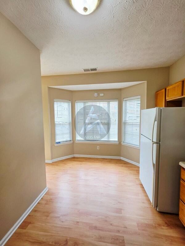 4319 Thorngate Ln - Photo 4 of 21