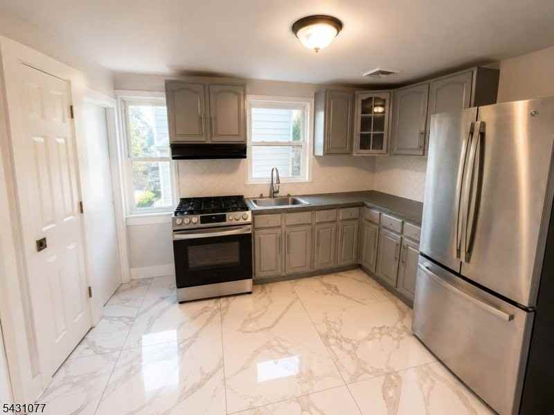 160 Elm St - Photo 3 of 5