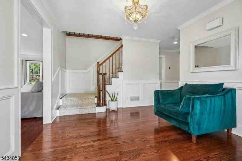 4 Copperfield Way - Photo 3 of 32