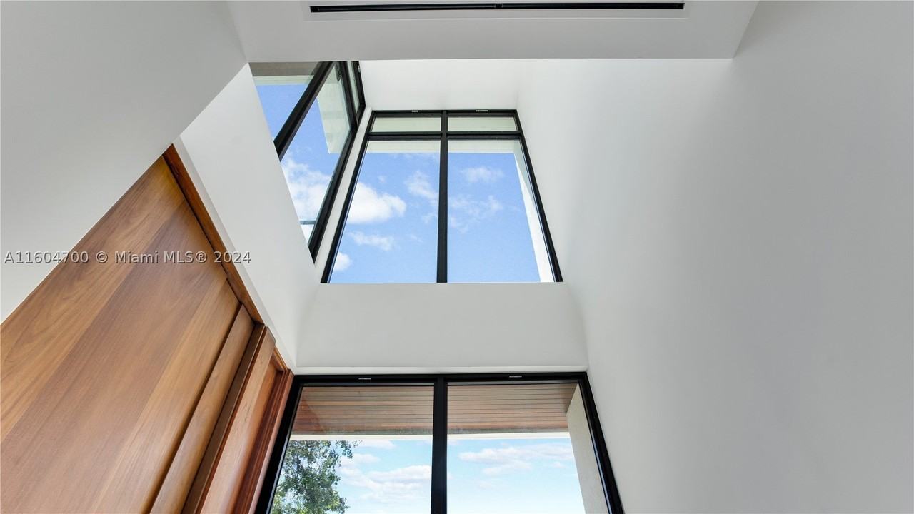 345 W 46th St #345 - Photo 6 of 47