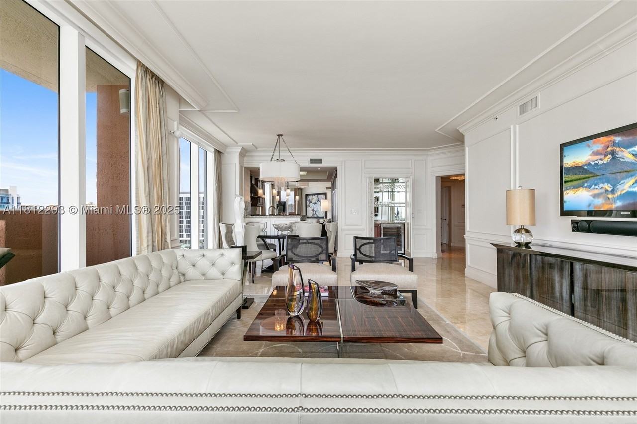 17875 Collins Ave #1706 - Photo 4 of 39