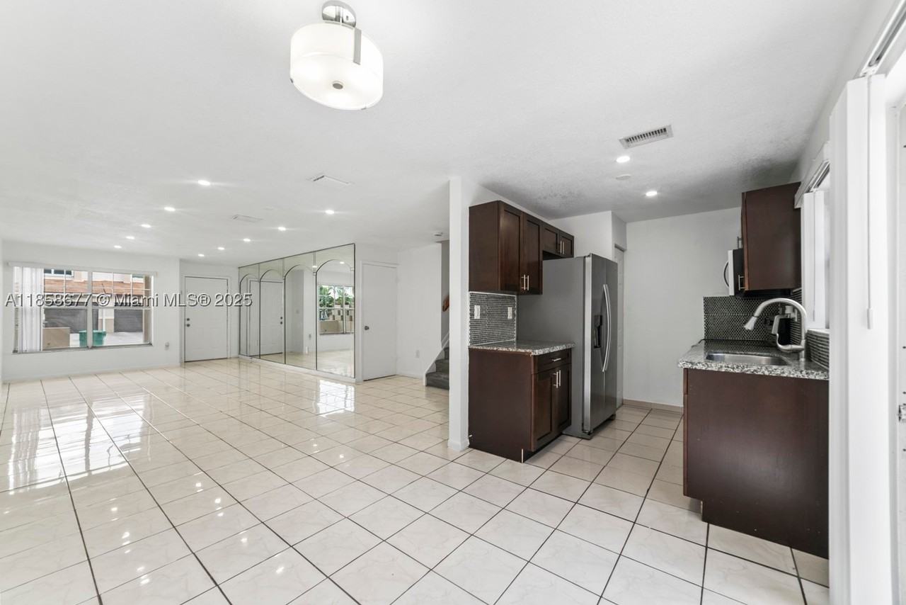 3358 Nw 198th Ter - Photo 6 of 26