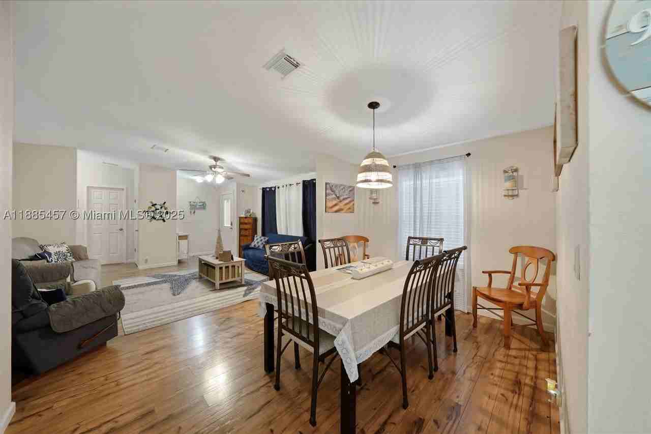 945 Plantation Rd #945 - Photo 7 of 50