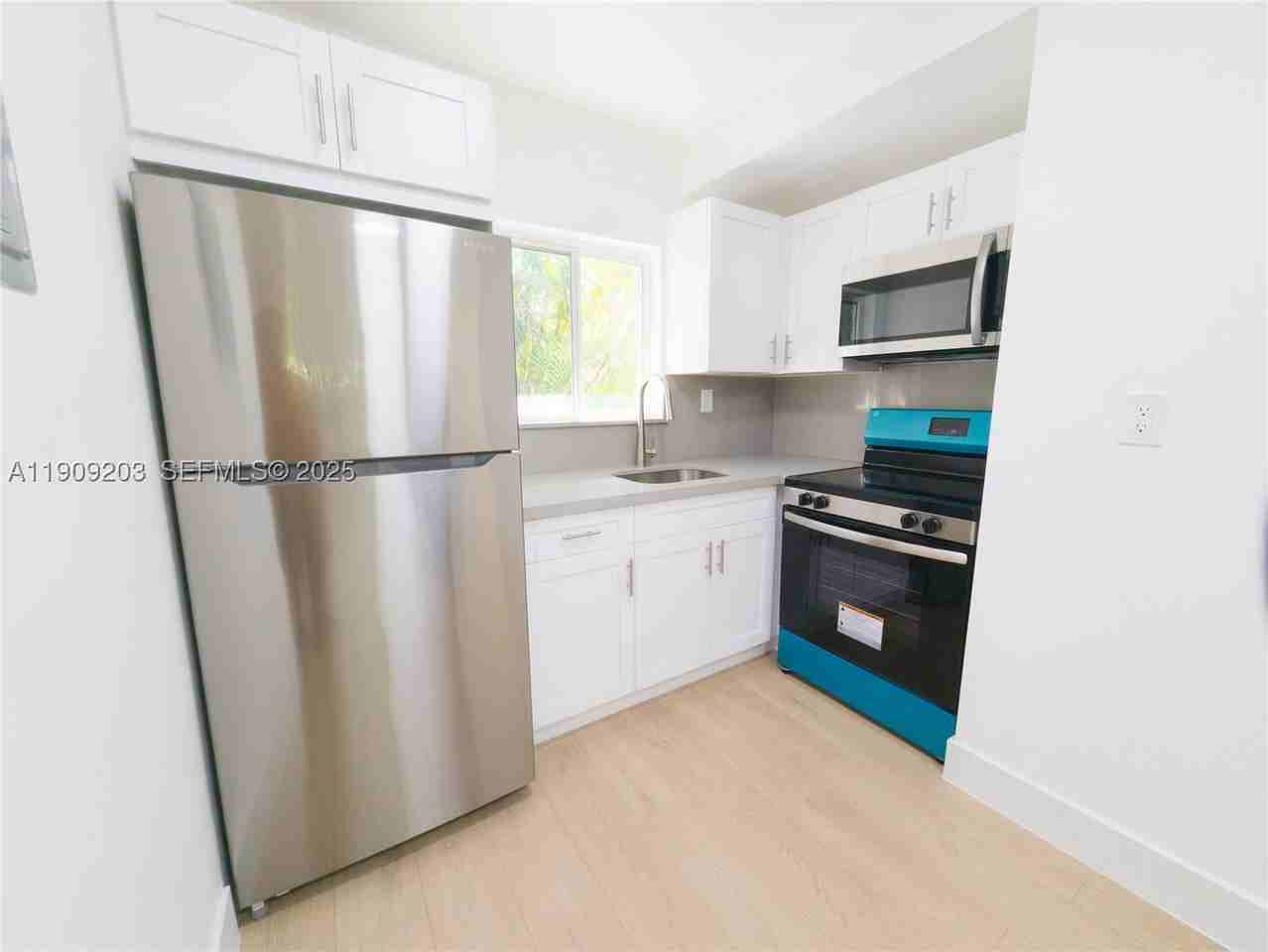 2000 Nw 29th St #10 - Photo 2 of 7