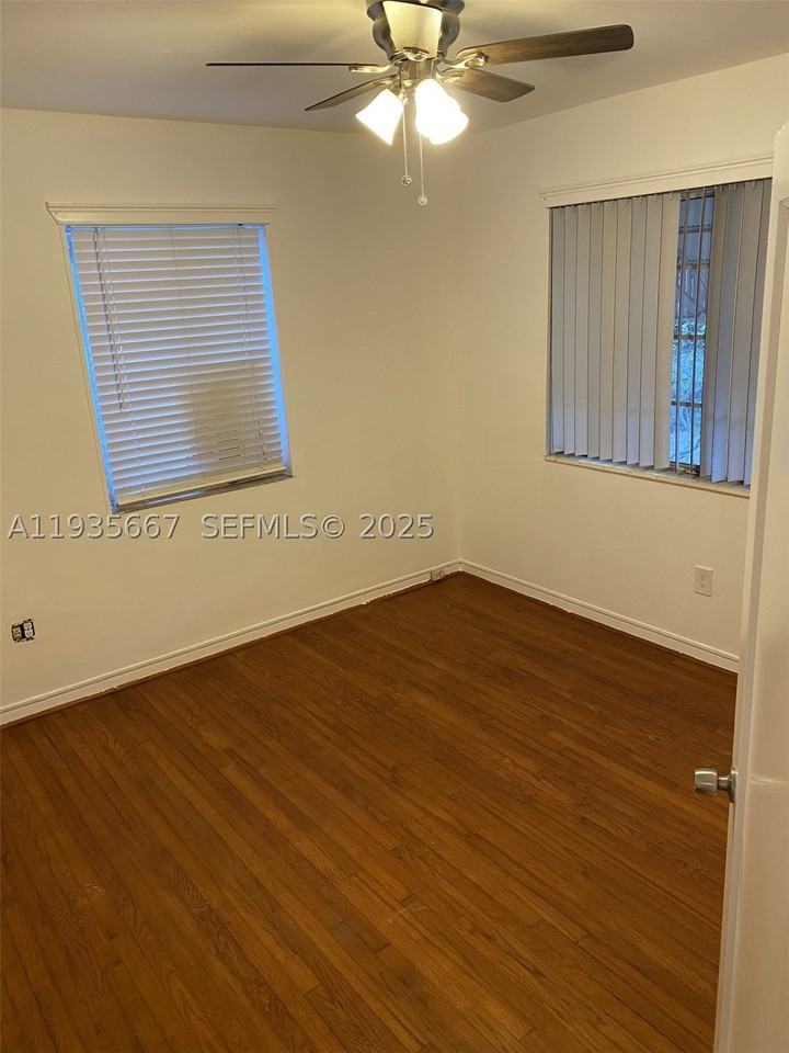 11701 Ne 11th Pl #1 - Photo 5 of 11