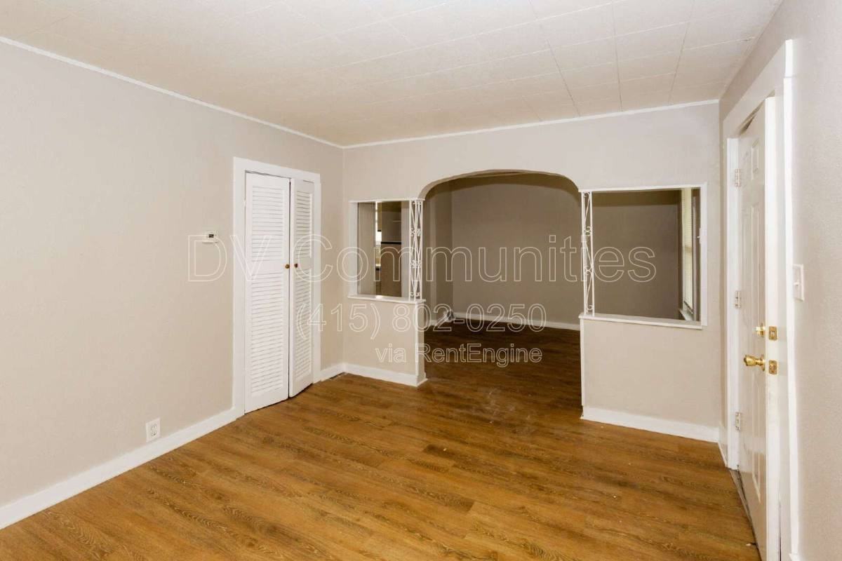 3818 Highland Rd - Photo 2 of 10