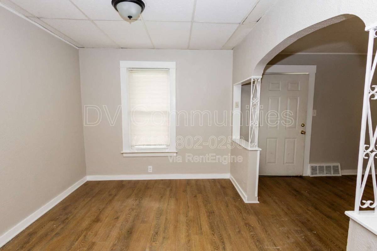 3818 Highland Rd - Photo 3 of 10
