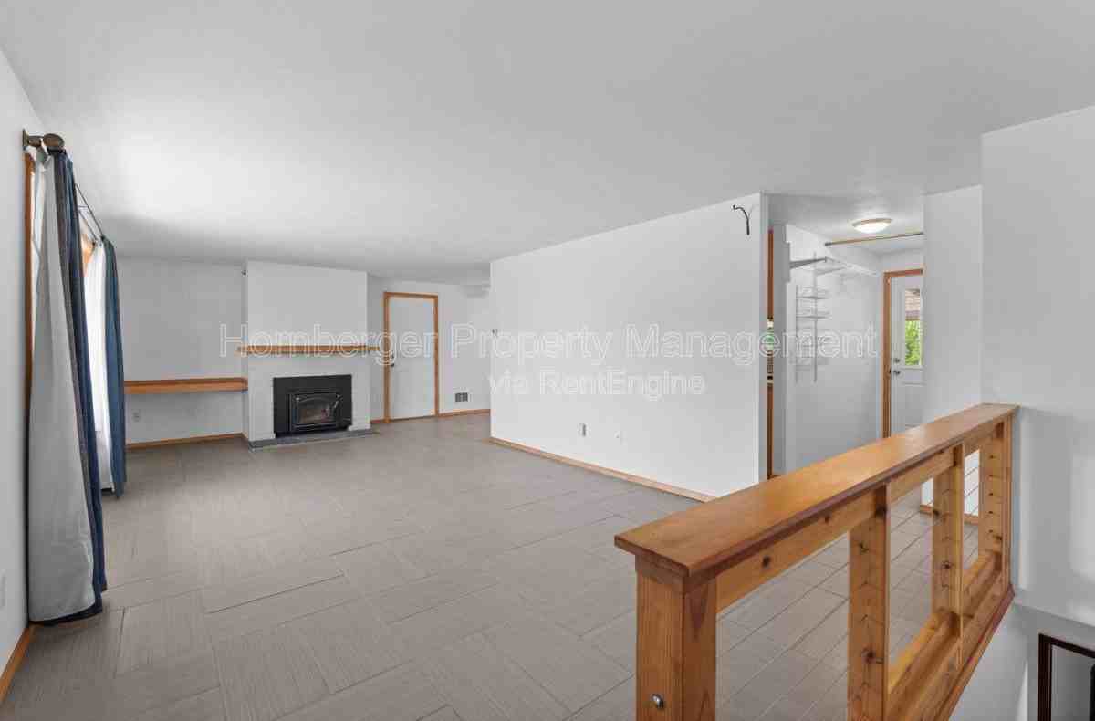 1703 N Walnut Rd - Photo 2 of 10