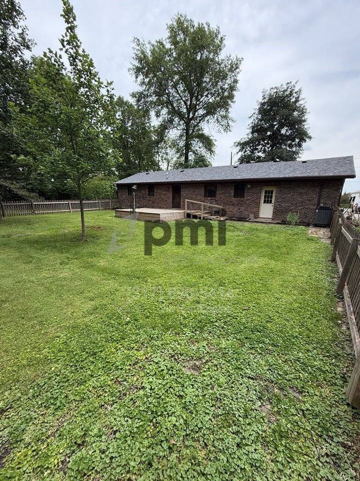 15588 E 136th St - Photo 2 of 10