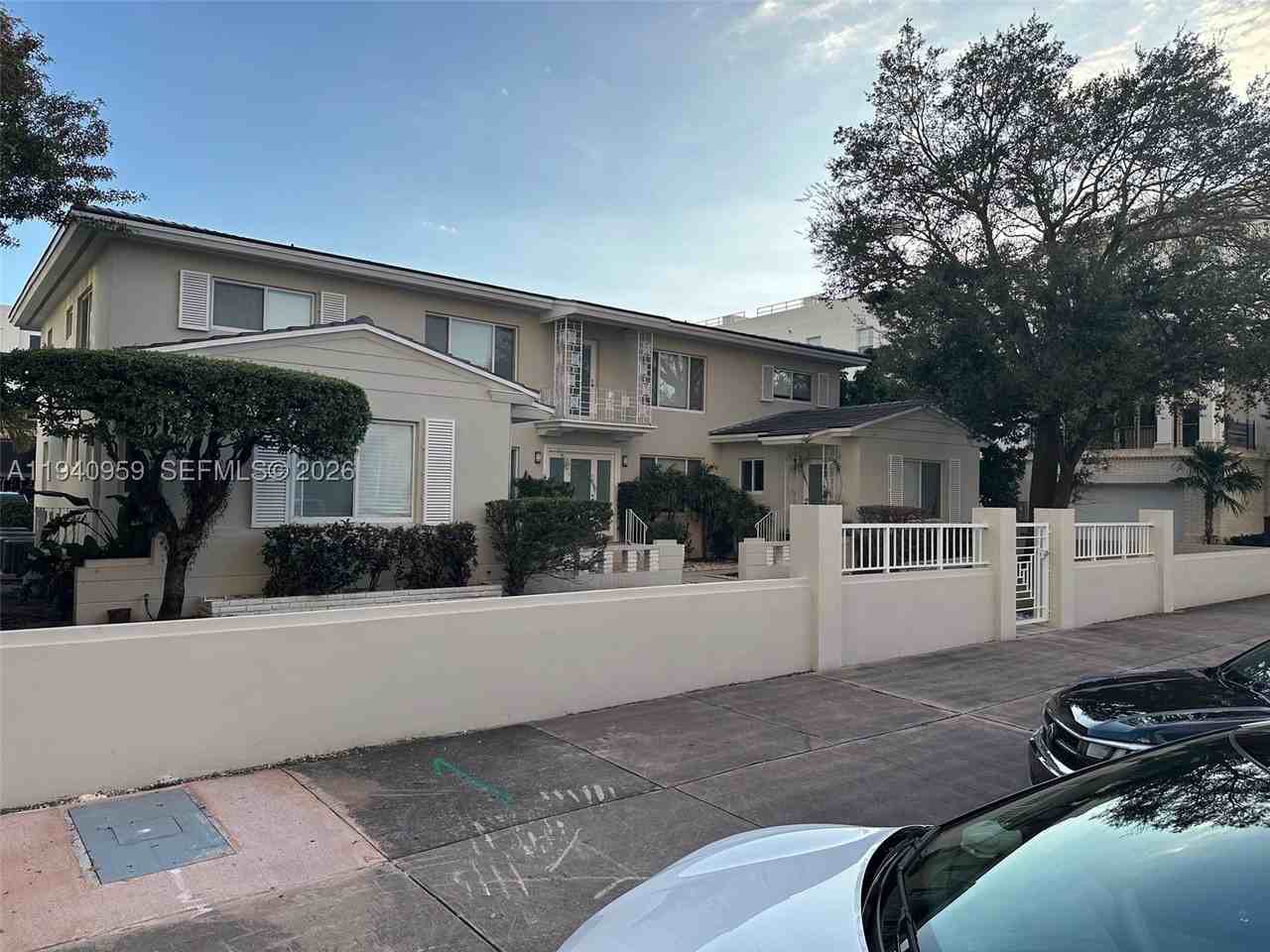 738 Biltmore Way #1