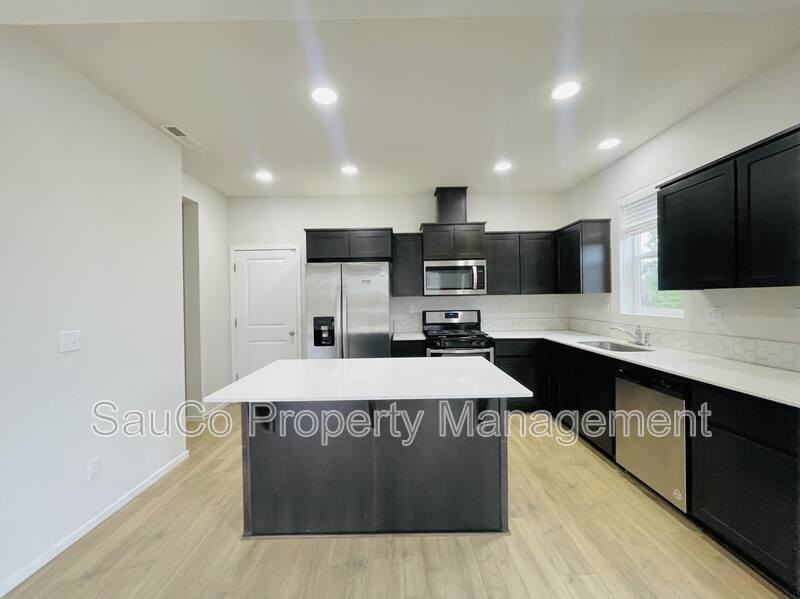 16390 Nw Ernst St - Photo 3 of 18