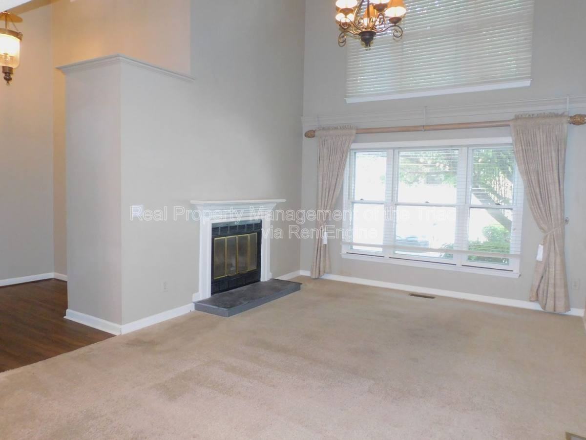 22 Milpond Ln - Photo 3 of 10