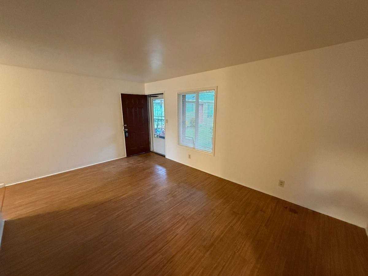 1137 Saginaw St S - Photo 2 of 10
