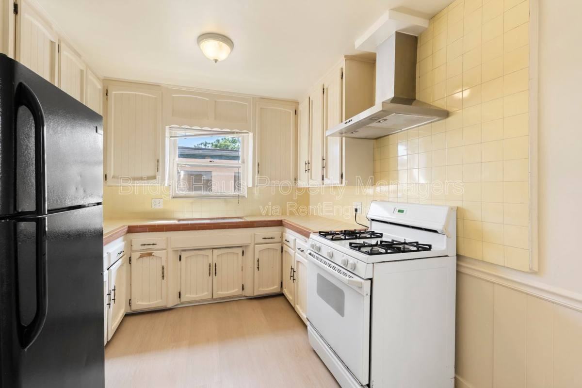 5625 Gables St #A - Photo 2 of 10
