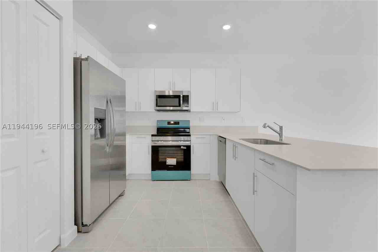 12168 Sw 268th Ln - Photo 7 of 27