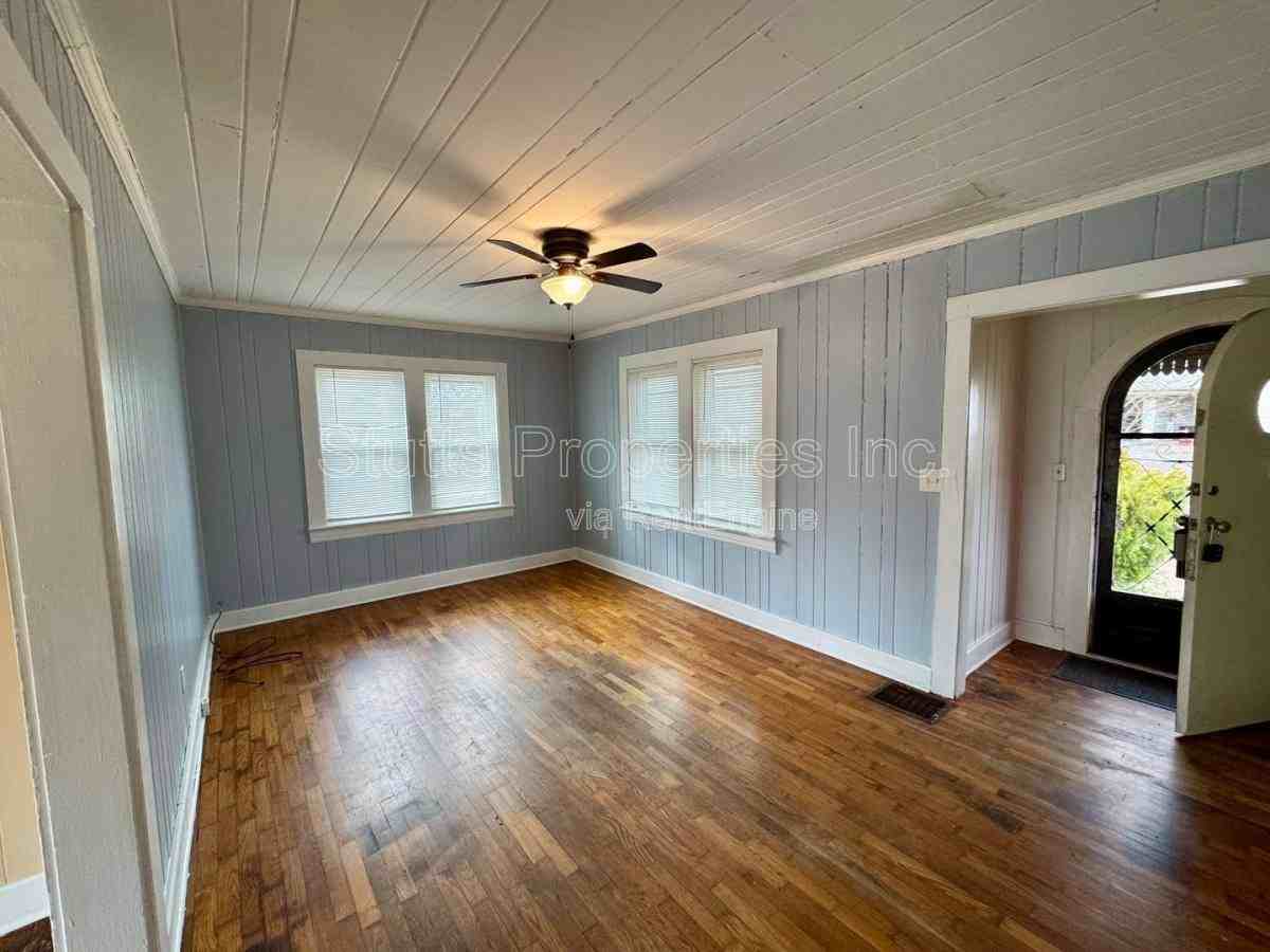 235 Edgewood Dr - Photo 3 of 10