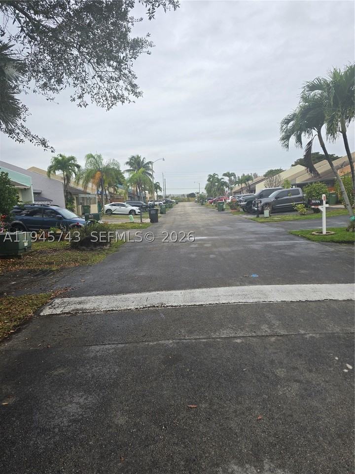 1322 Sandpiper Blvd #1 - Photo 3 of 25