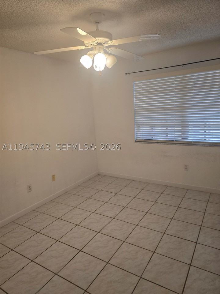 1322 Sandpiper Blvd #1 - Photo 6 of 25