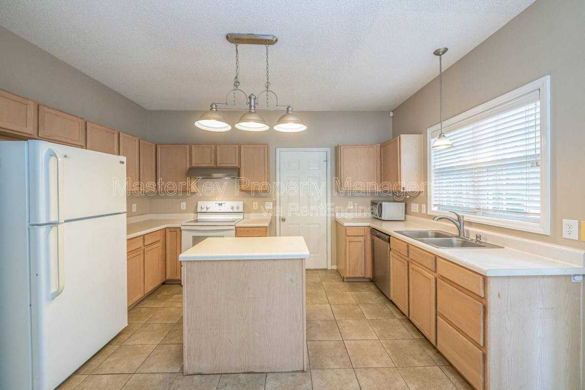 4001 Winecott Dr - Photo 2 of 10