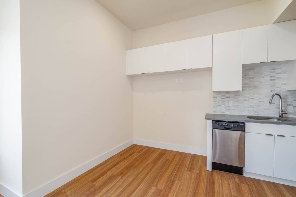 300 Market St #402 - Photo 4 of 10
