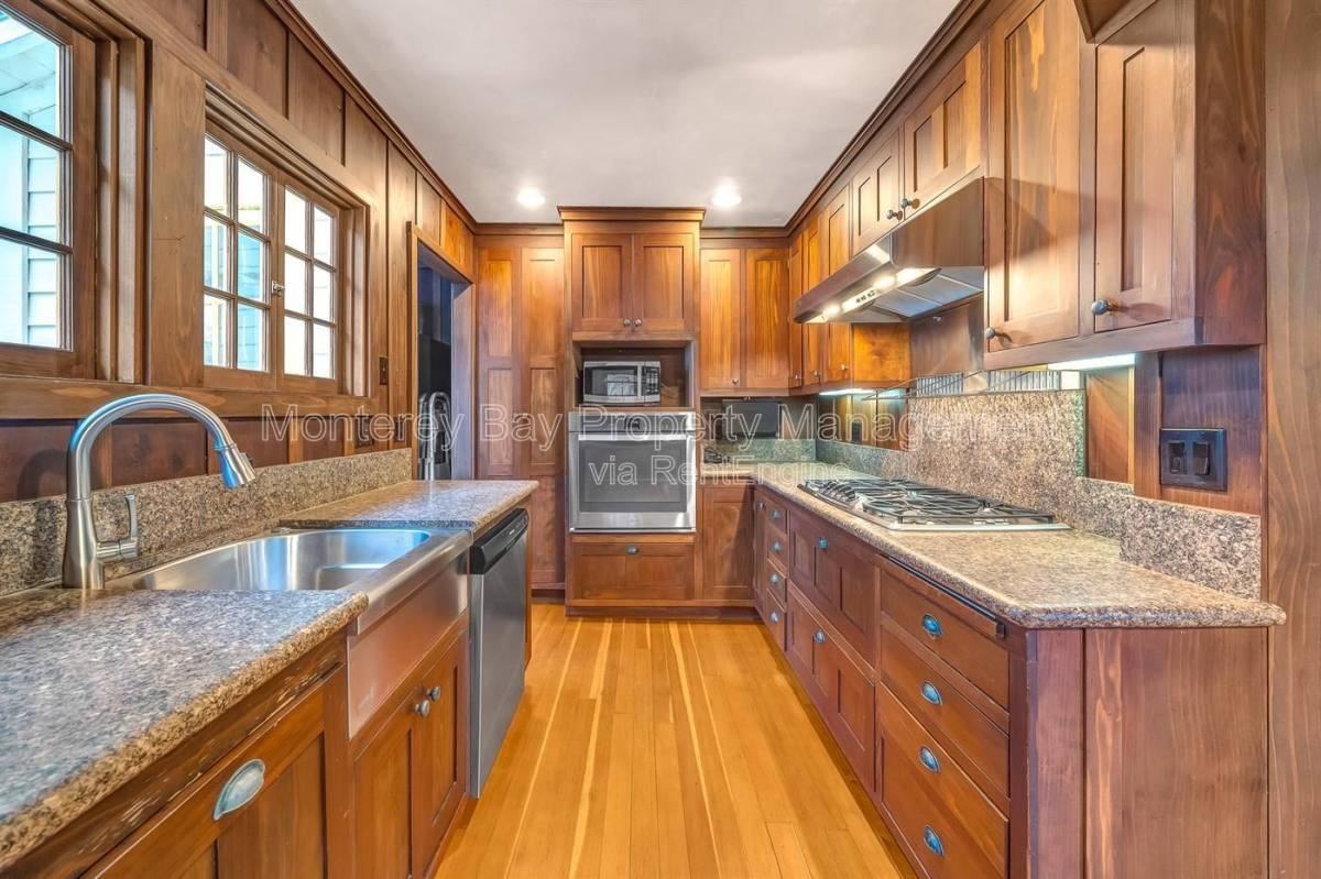 862 Short St - Photo 2 of 10