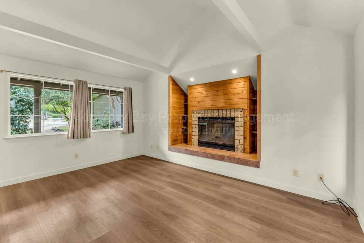 706 Crocker Ave - Photo 3 of 10