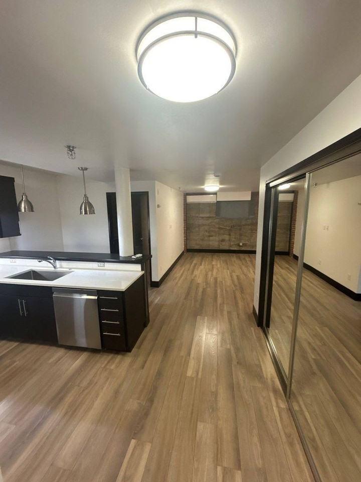 160 Liberty St Ne #M30 - Photo 2 of 10