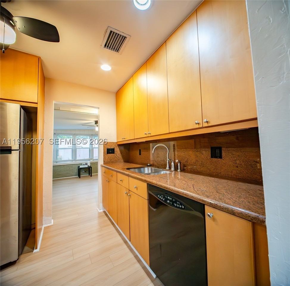 1500 Nw 3rd Ave - Photo 6 of 24