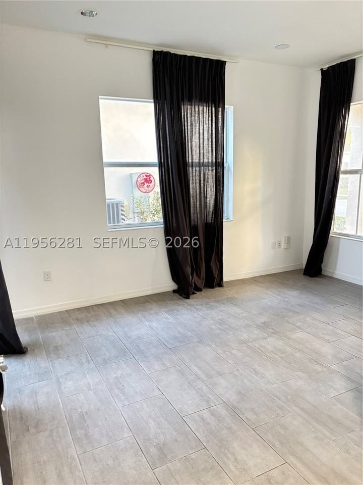 15041 Sw 177th Ter - Photo 3 of 12