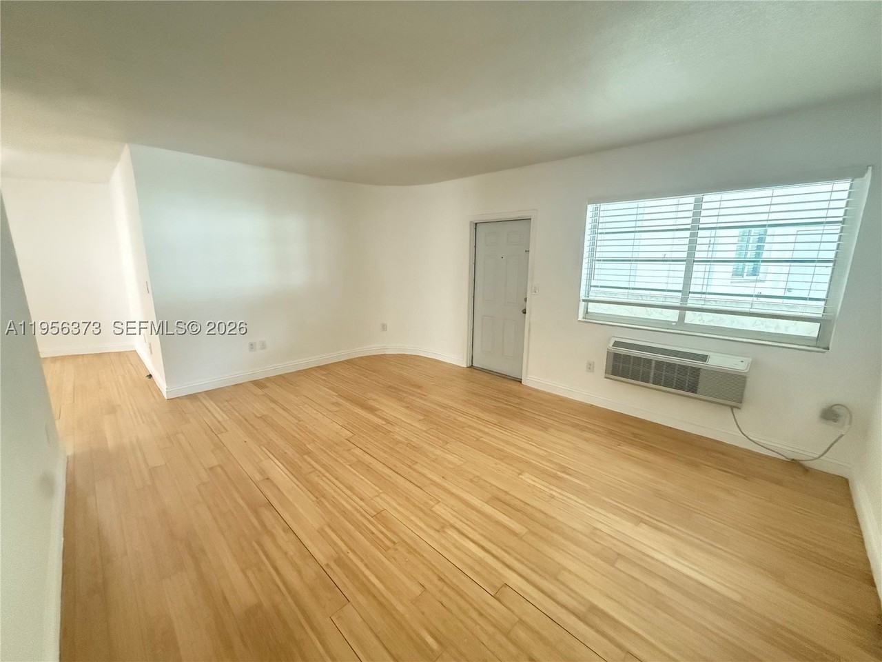 6930 Rue Vendome #3 - Photo 4 of 14