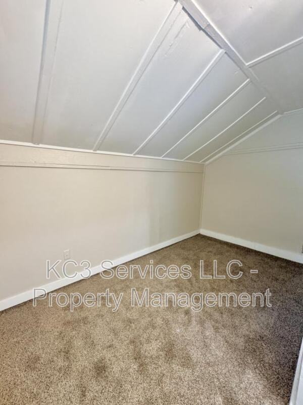 2215 East St - Photo 6 of 21