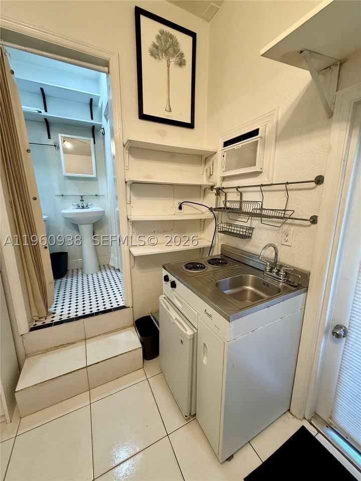 1750 Sw 16th St #1 - Photo 2 of 7