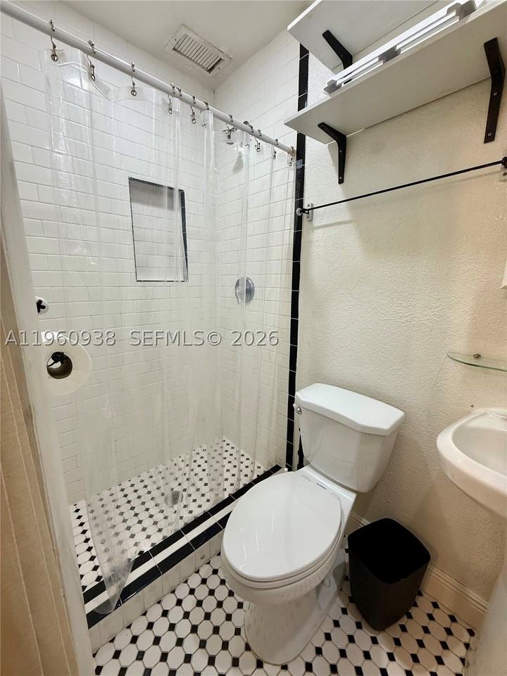 1750 Sw 16th St #1 - Photo 3 of 7