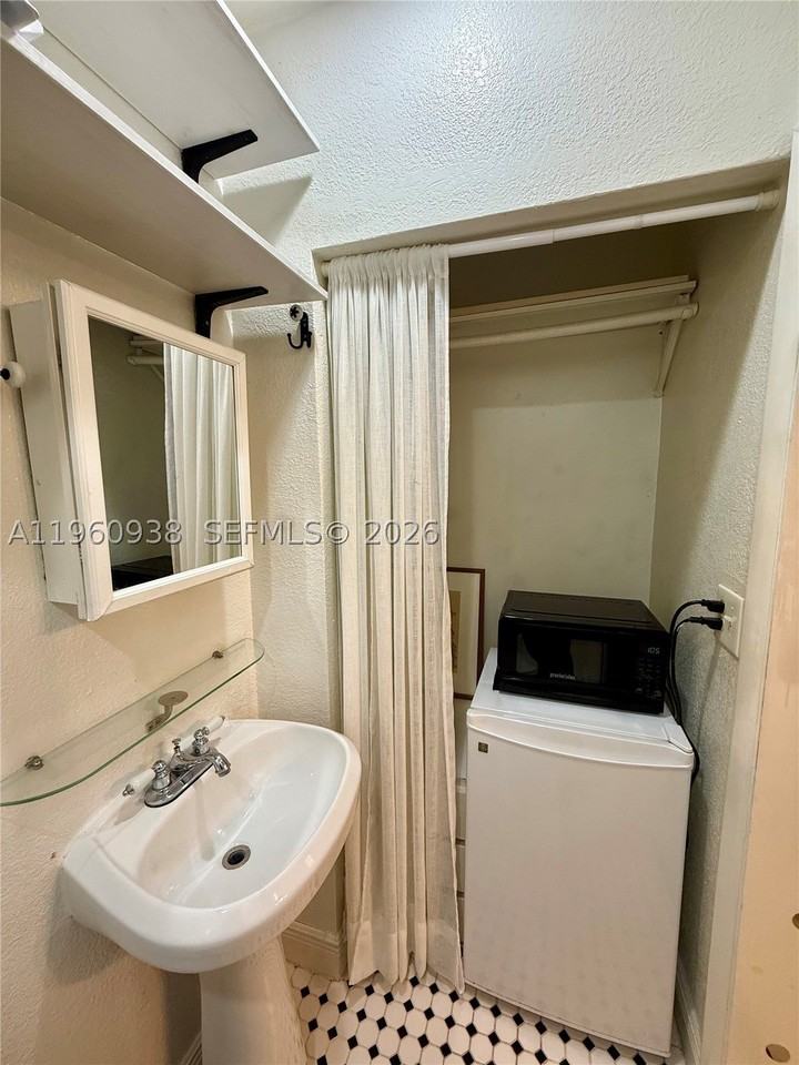1750 Sw 16th St #1 - Photo 4 of 7