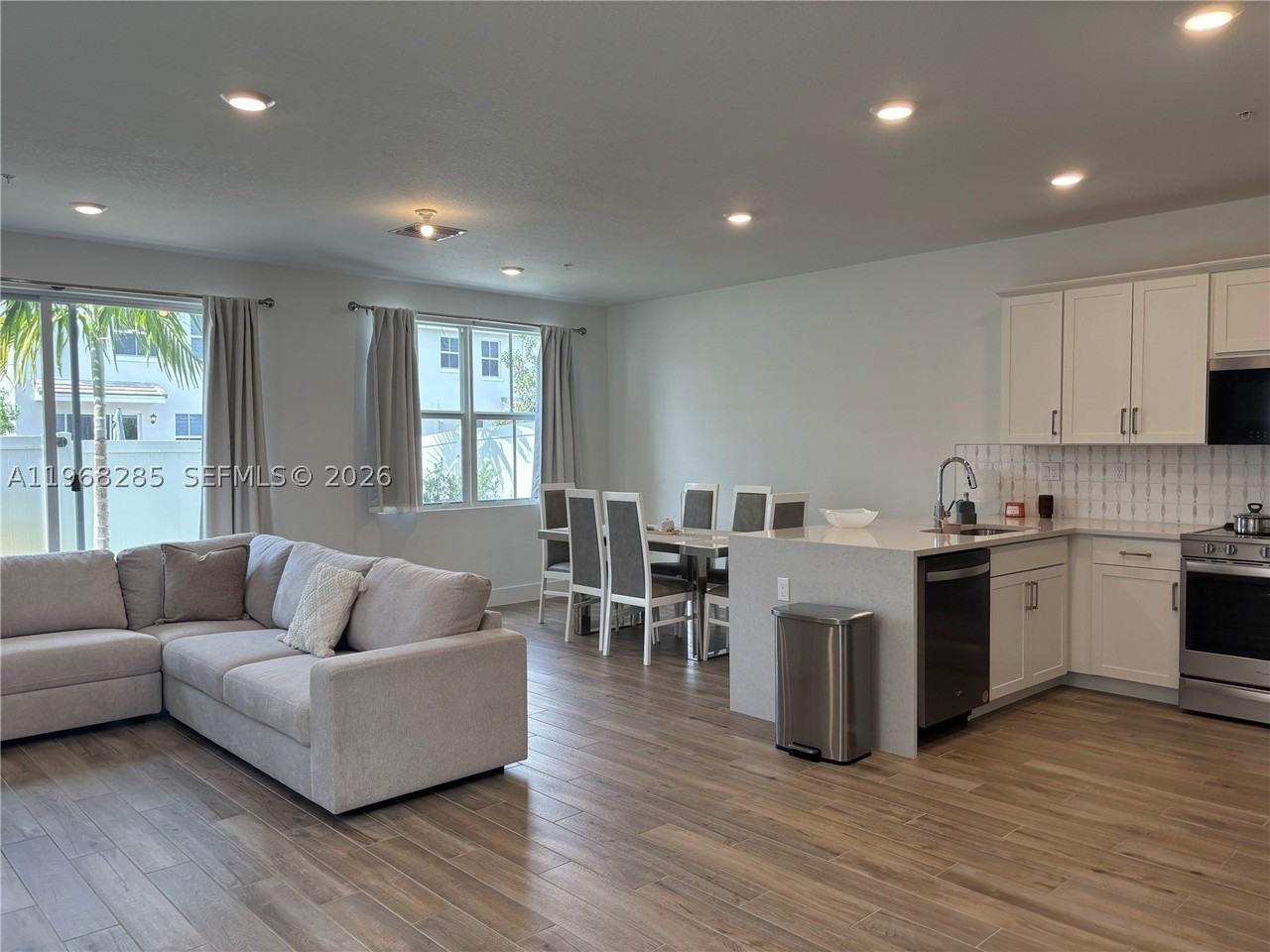 146 Sw 170th Ave #146 - Photo 5 of 39
