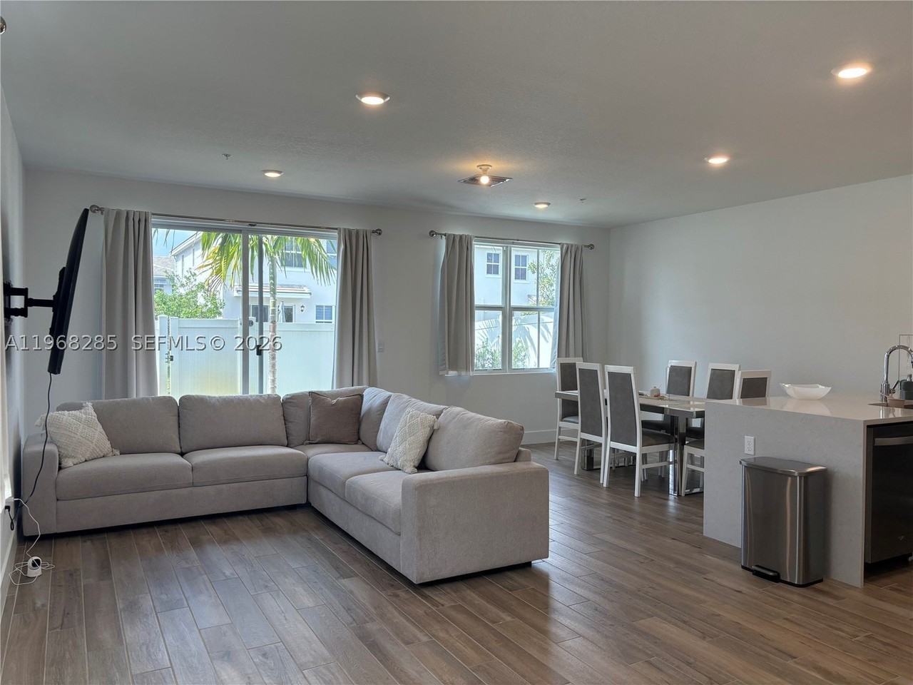146 Sw 170th Ave #146 - Photo 6 of 39