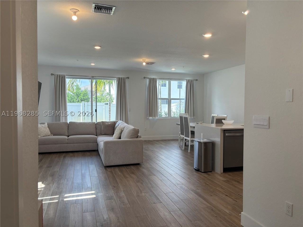 146 Sw 170th Ave #146 - Photo 7 of 39
